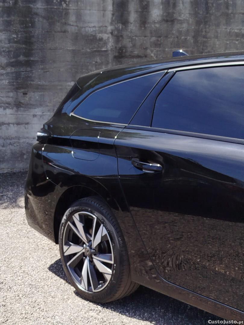 Peugeot 308 1.2 PureTech Allure Full LED — fotografia 15