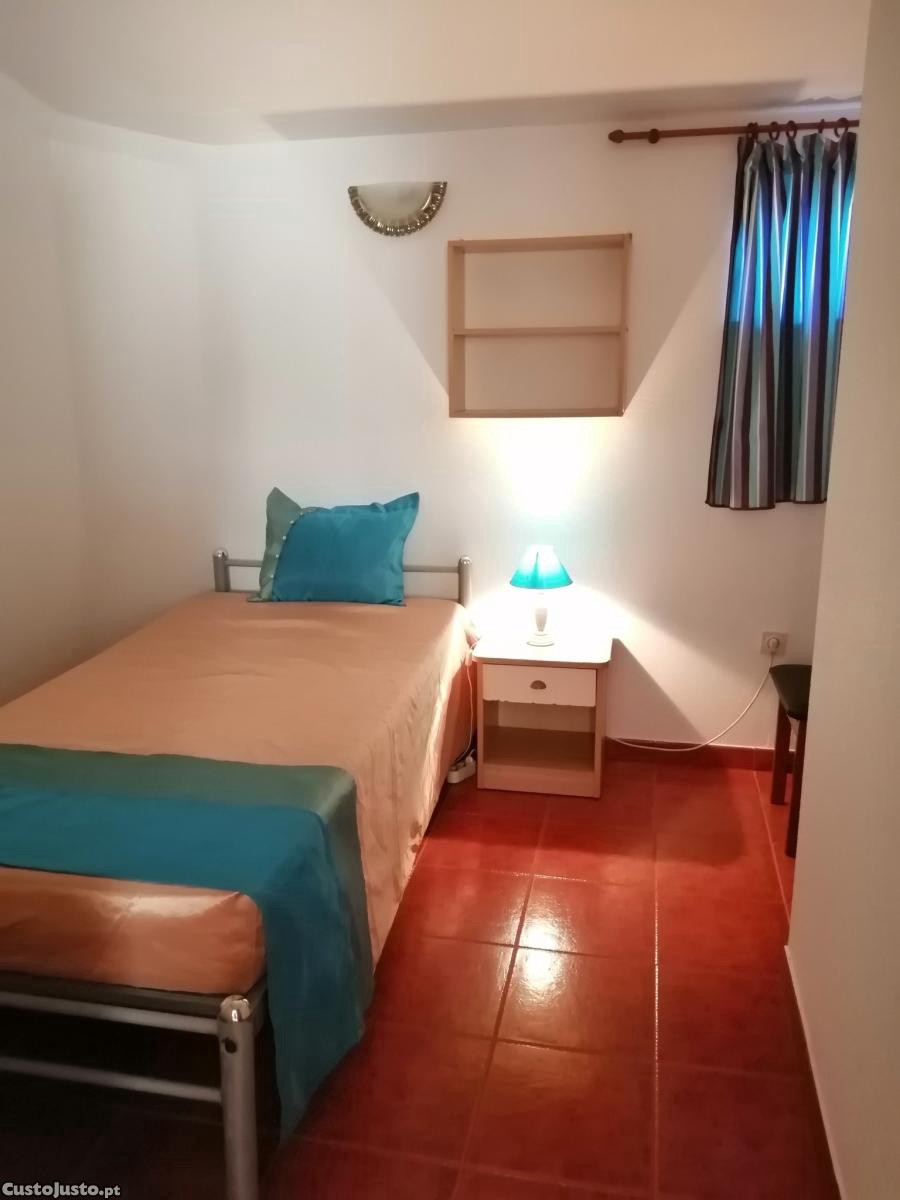Quarto individual para rapaz em Praias do Sado