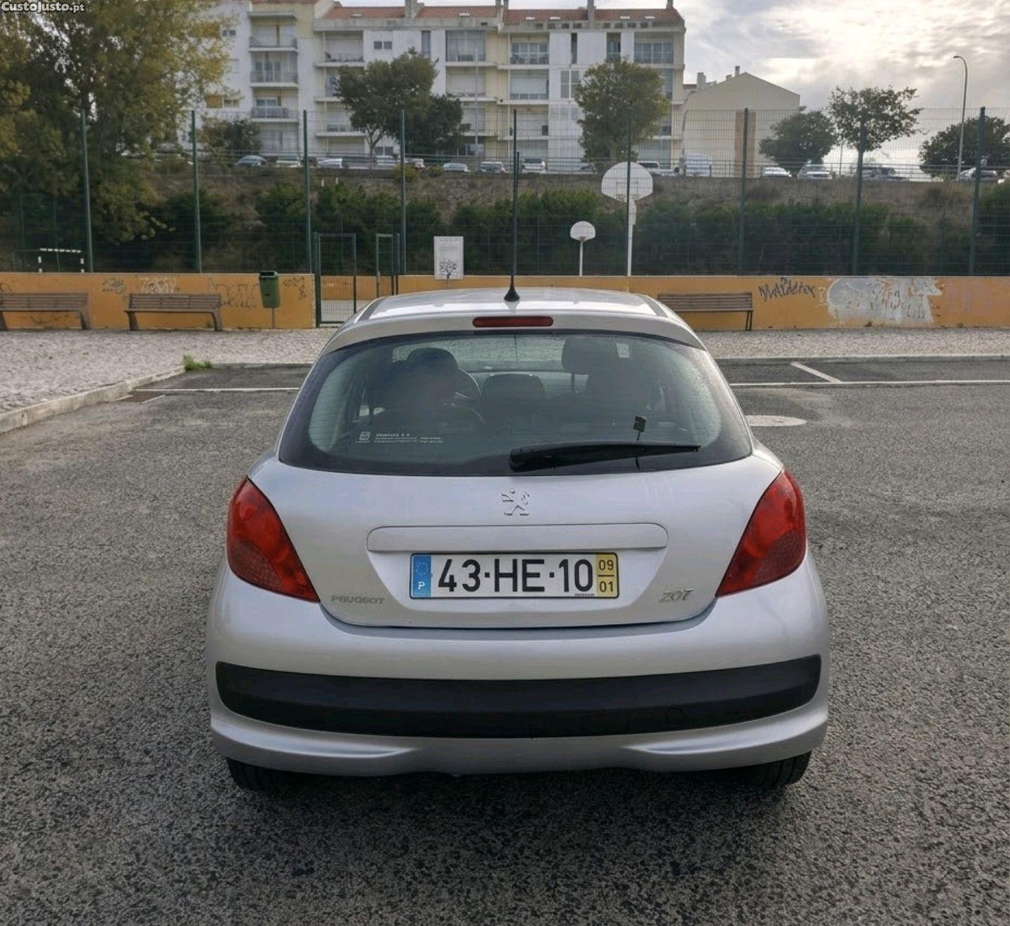 Peugeot 207 1.4 16v VTI 5P 75000KLM - 09 — photo 4
