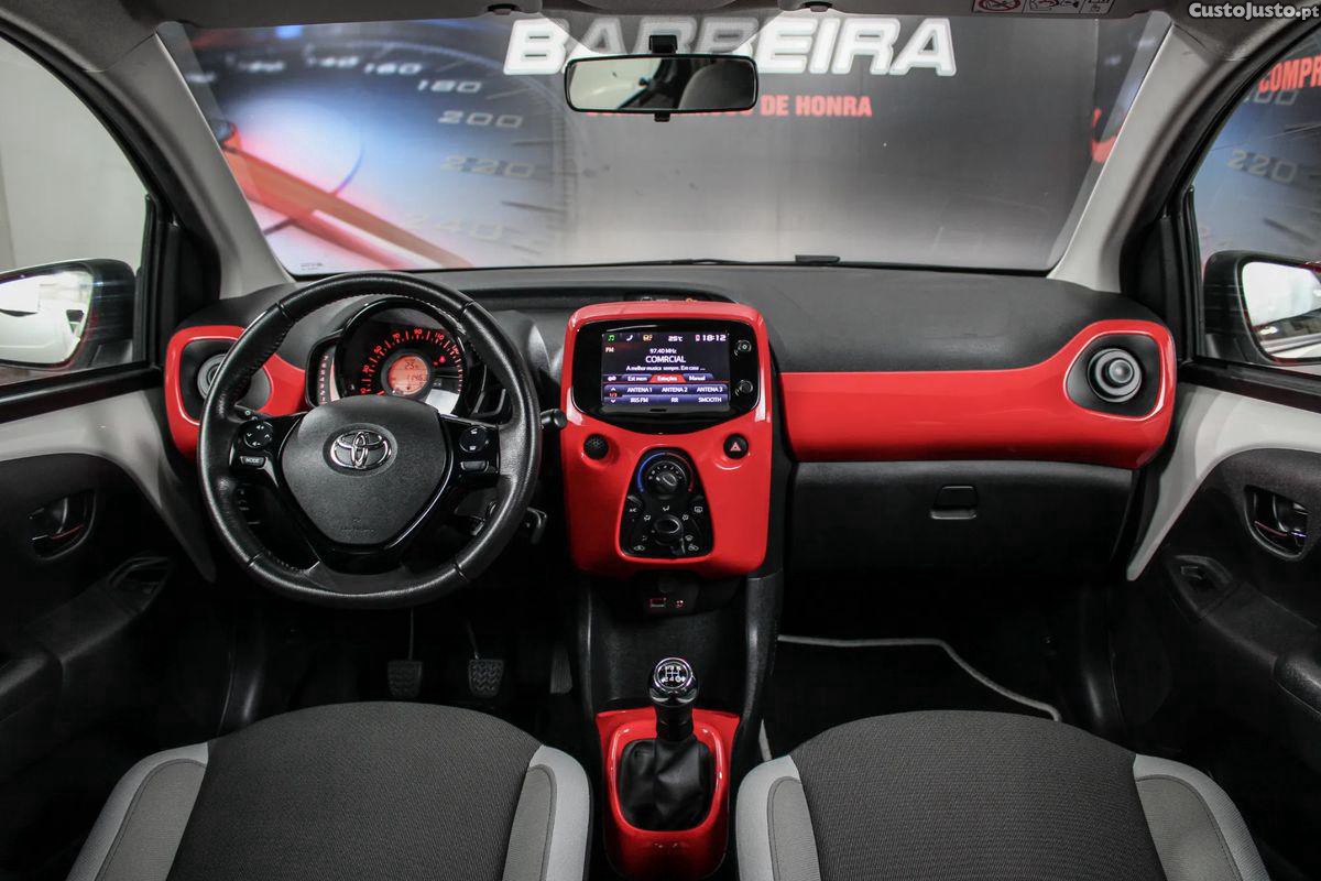 Toyota Aygo 1.0 X-Play+AC+X-Touch — fotografia 23
