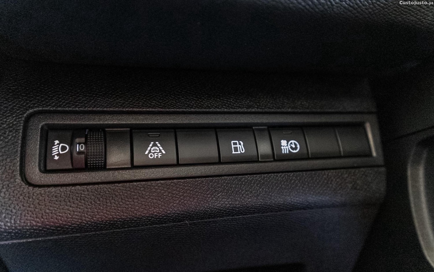 Peugeot 3008 1.6 Hybrid ALLURE e-EAT8 — fotografia 7