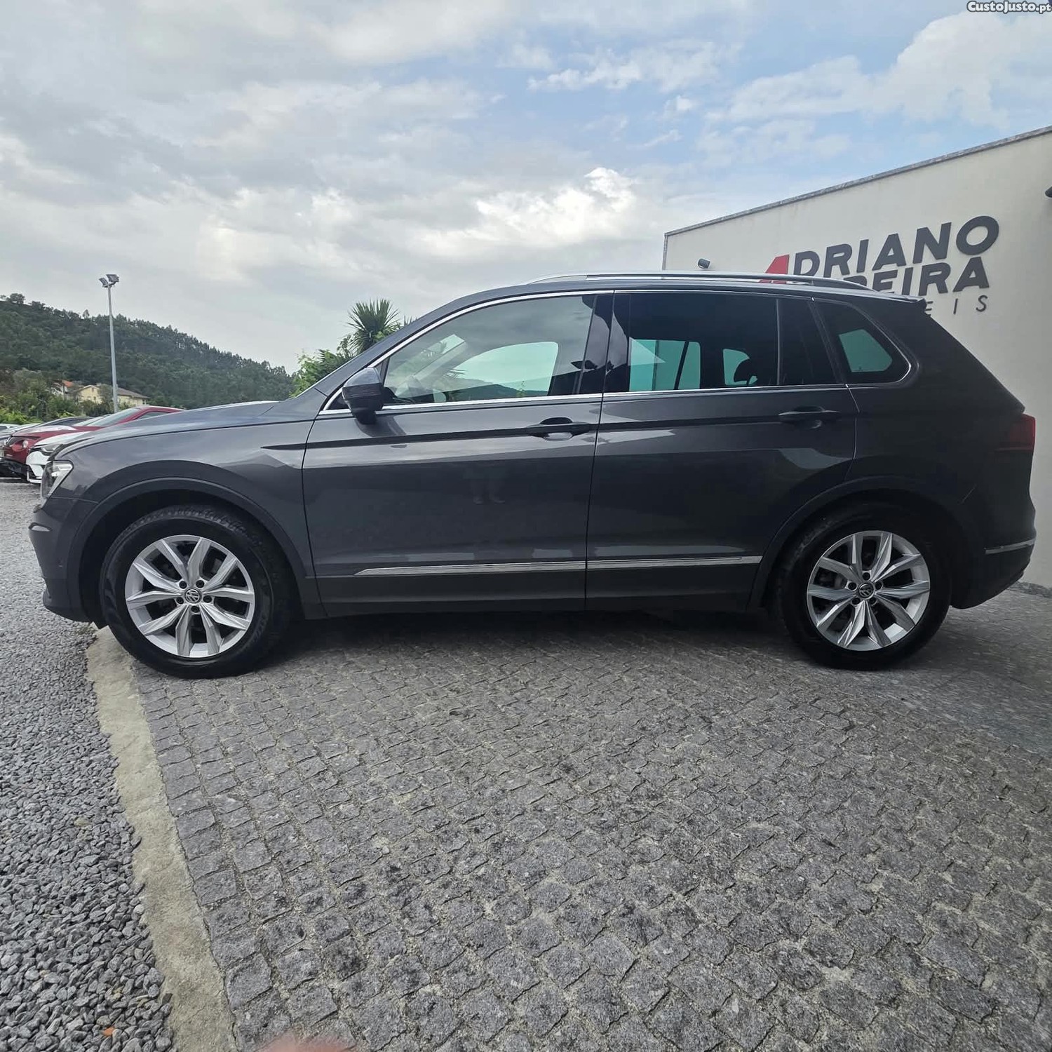 Volkswagen Tiguan 2.0 TDi Sport BlueMotion — fotografia 15