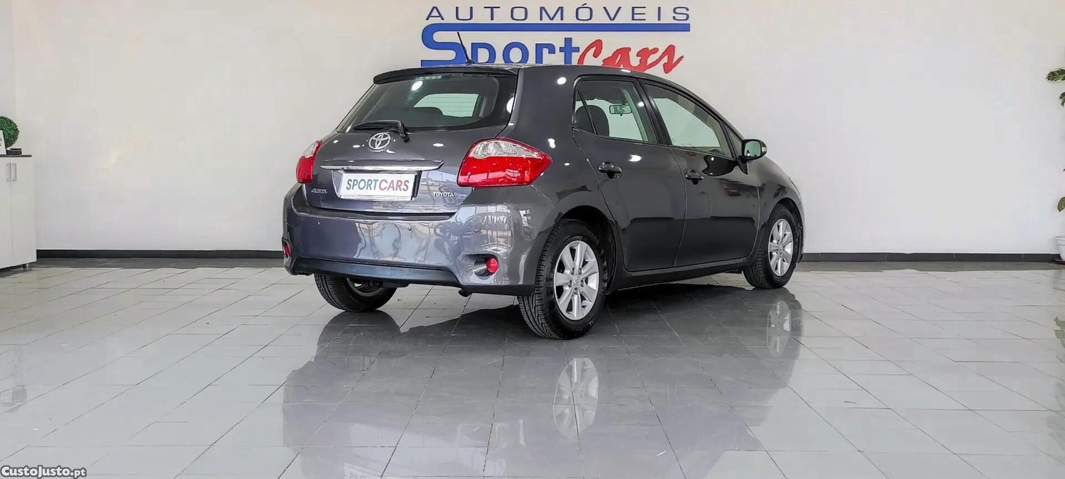 Toyota Auris 1.4 D-4D Sol - 10 foto 2