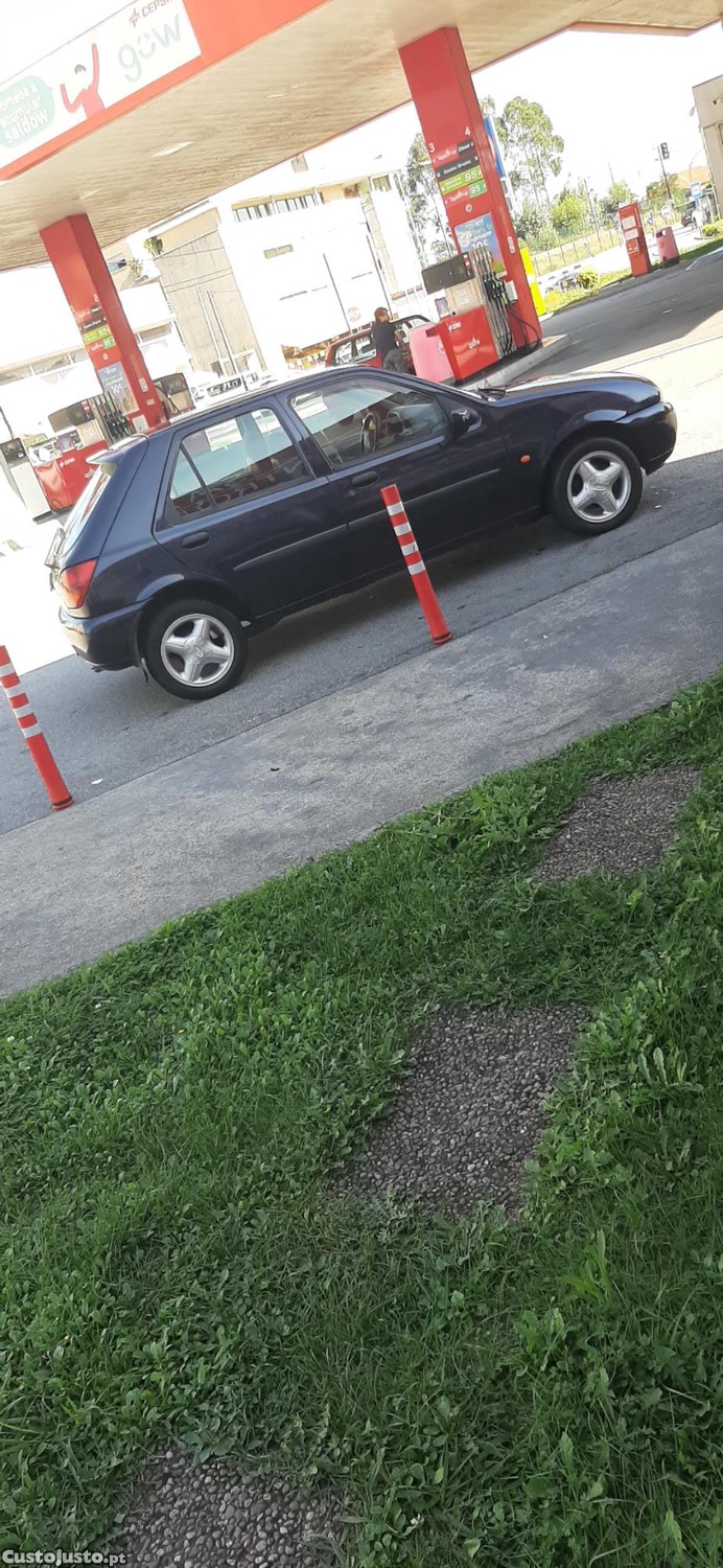 Ford Fiesta 1.3 a GASOLINA — photo 4