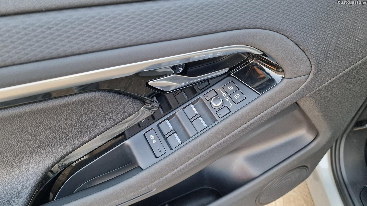Land Rover Evoque 1.5 P300e AWD Nolita Edition Auto — fotografia 15