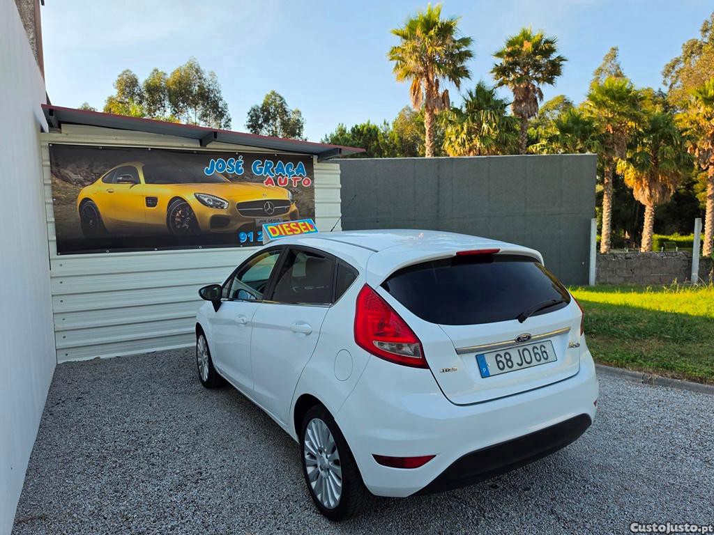 Ford Fiesta 1.4Tdci 70cv 07/2010 — fotografia 10