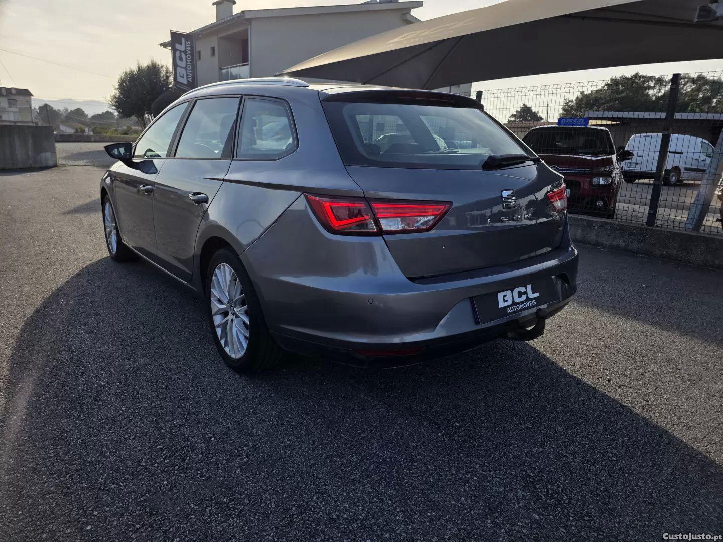 Seat Leon 1.6 tdi s&s style — photo 4