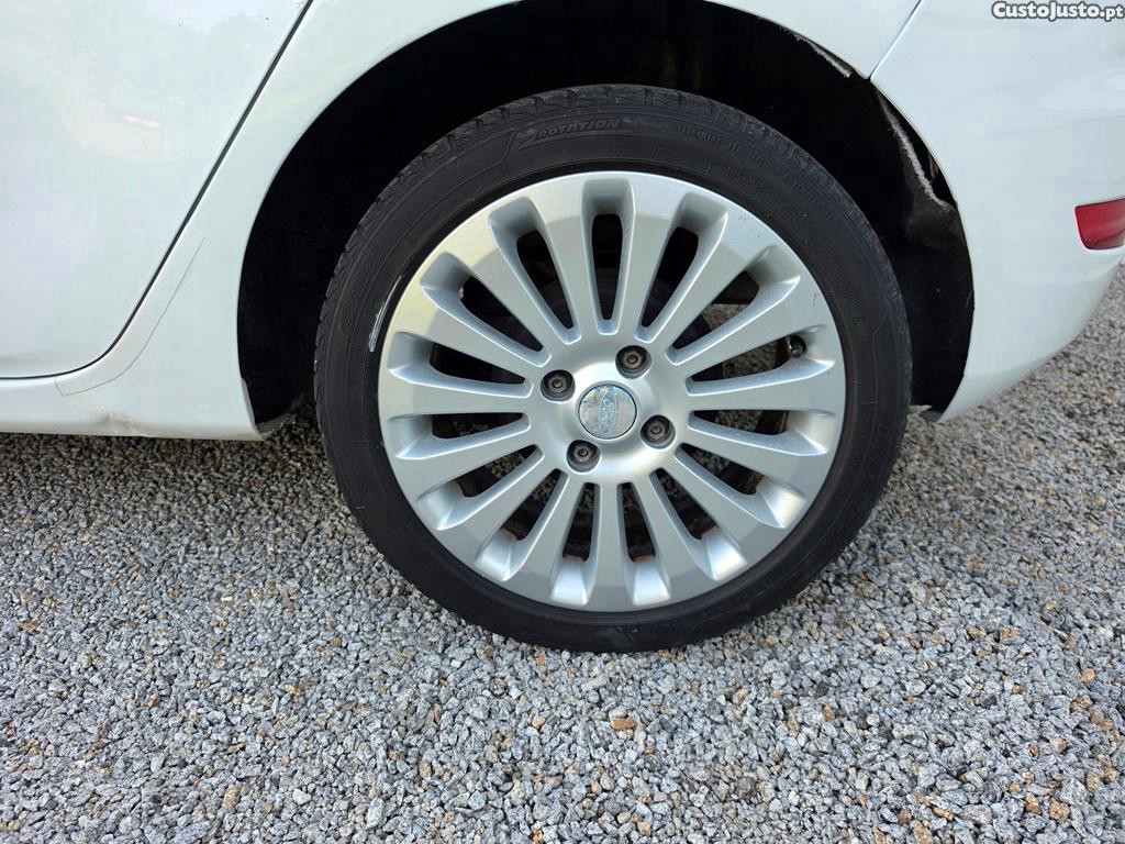 Ford Fiesta 1.4Tdci 70cv 07/2010 — fotografia 8