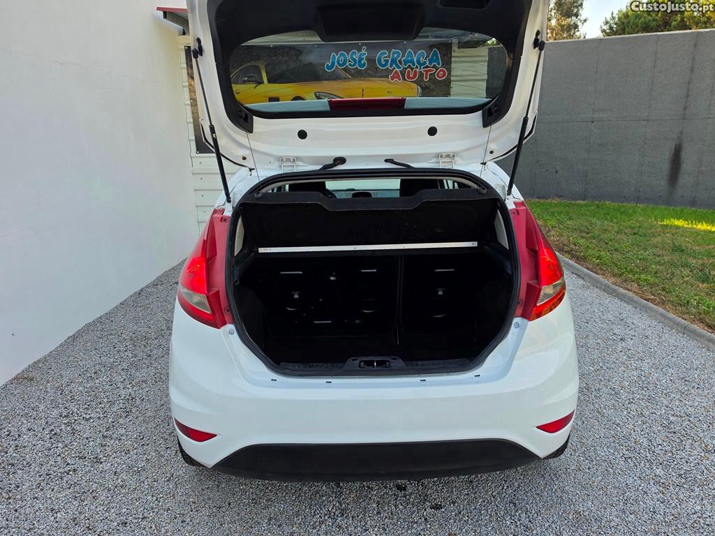 Ford Fiesta 1.4Tdci 70cv 07/2010 — fotografia 9