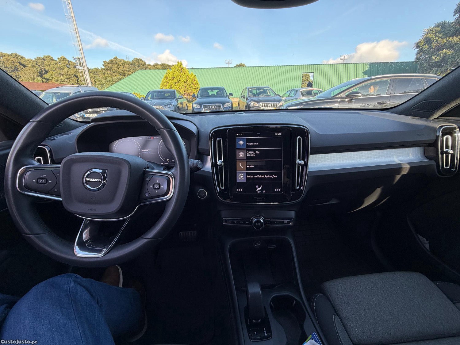 Volvo XC40 Core - 24 — photo 3