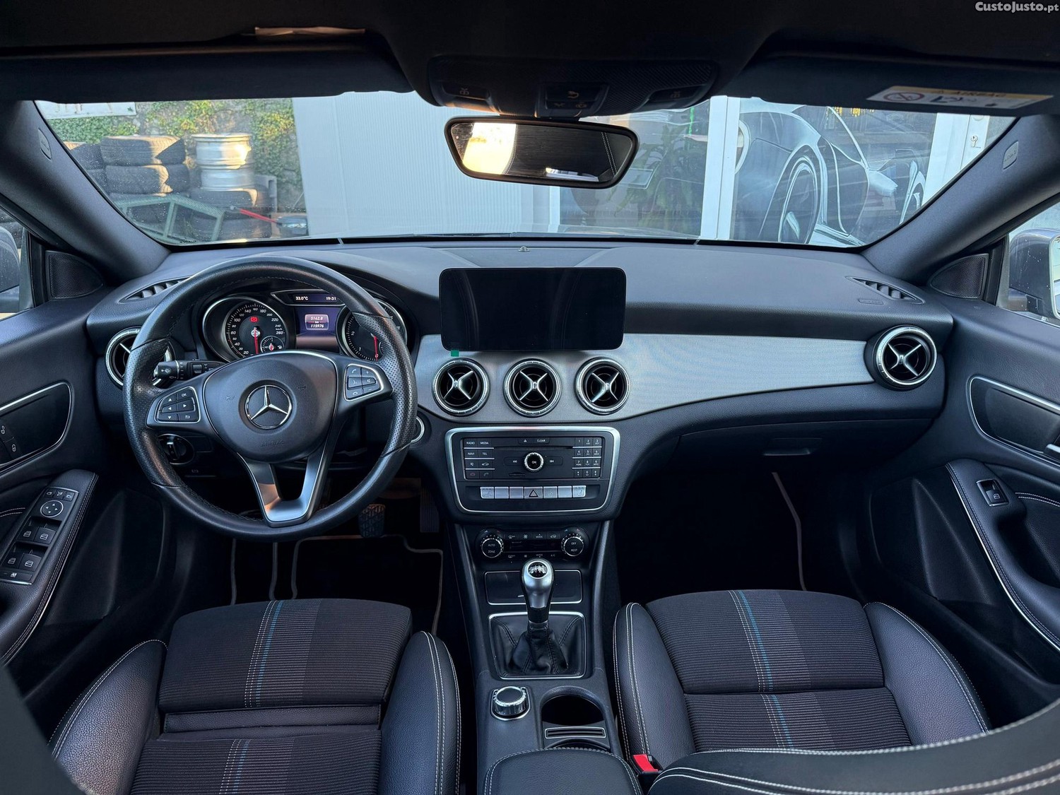 Mercedes-Benz CLA 180 d Urban — fotografia 9