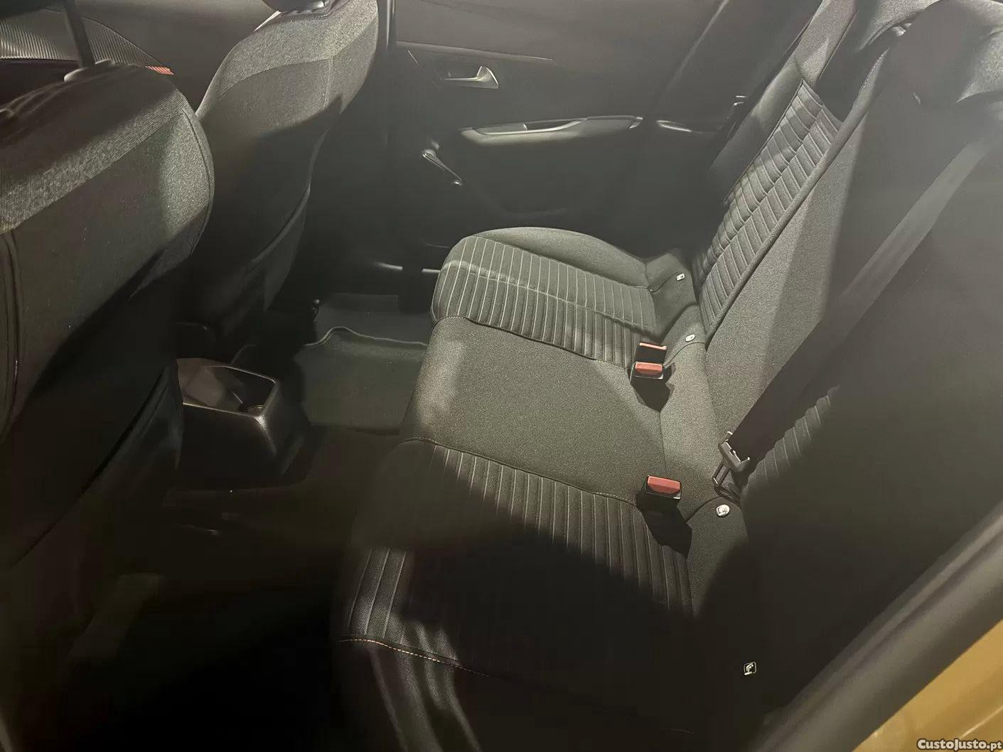 Peugeot 208 1.5 bluehdi active pack — fotografia 2