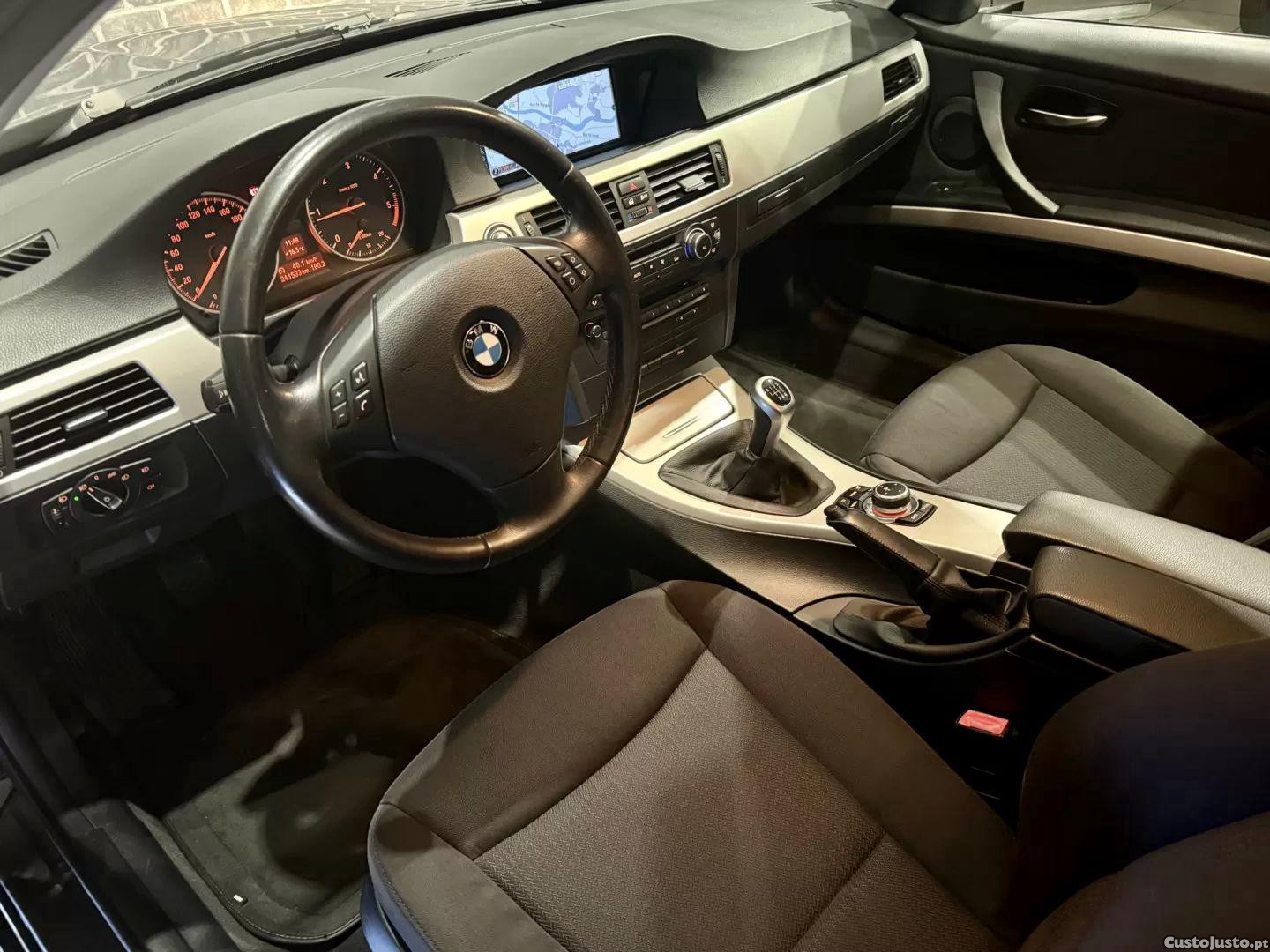 BMW 318 D touring navigation sport — fotografia 5