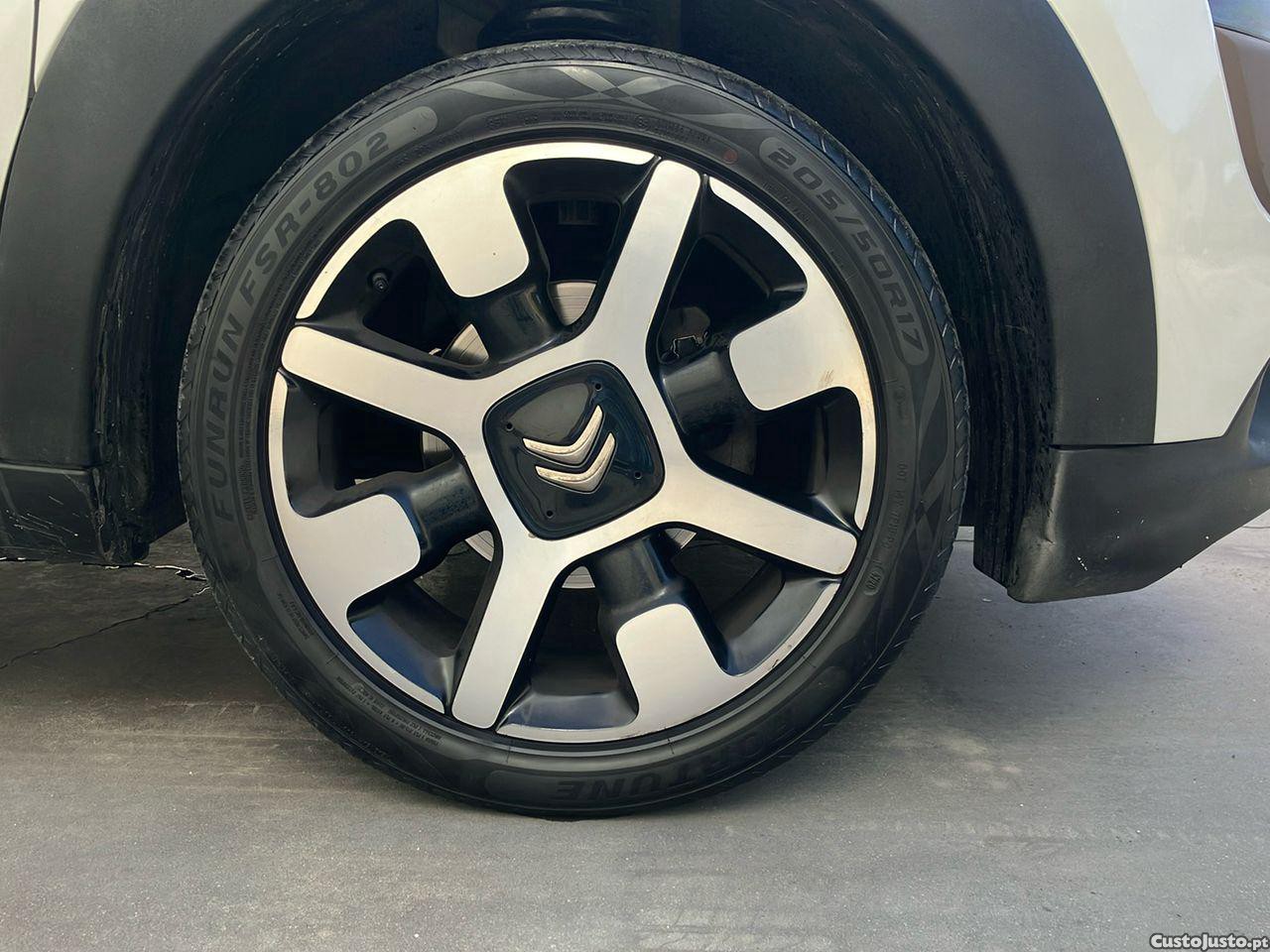 Citroën C4 Cactus 1.2 PureTech Shine — fotografia 10