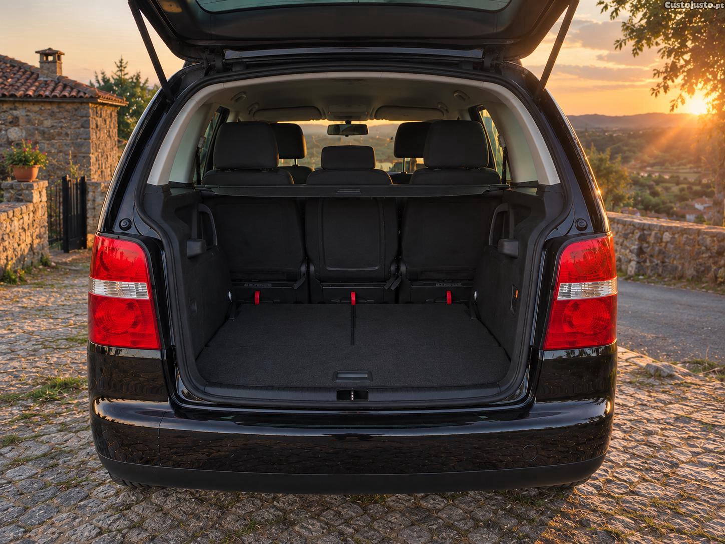 VW Touran 7 Lugares - 06 — photo 5