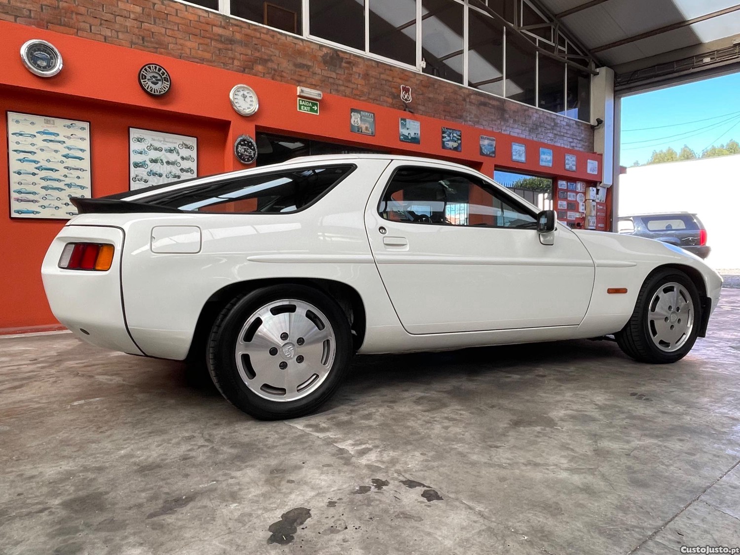 Porsche 928 S - 85 — photo 4