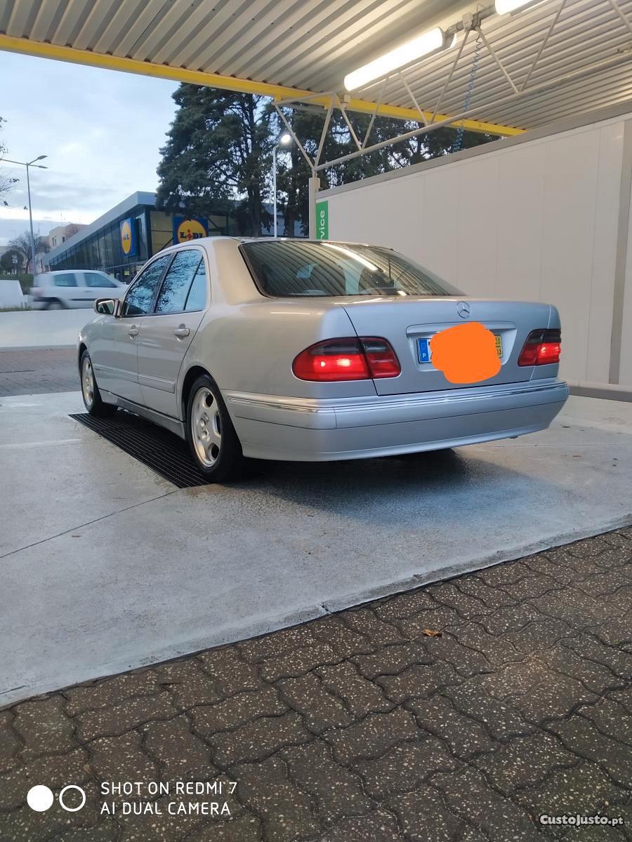 Mercedes-Benz E 200 Avantgarde - 00 — photo 4