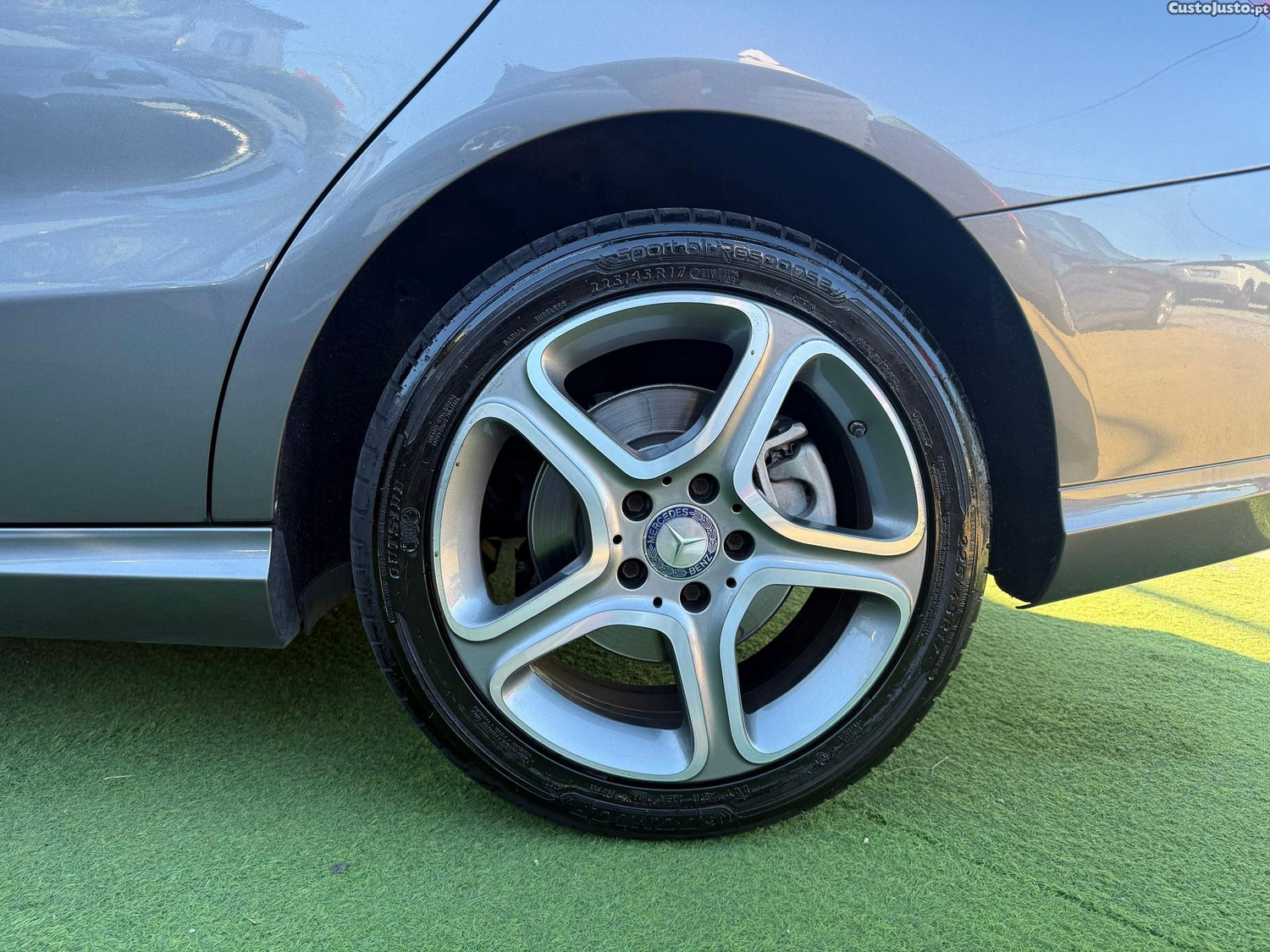 Mercedes-Benz CLA 180 d Urban — fotografia 4