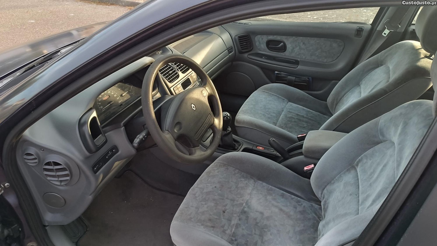 Renault Laguna 2.2 DTi Business — photo 4