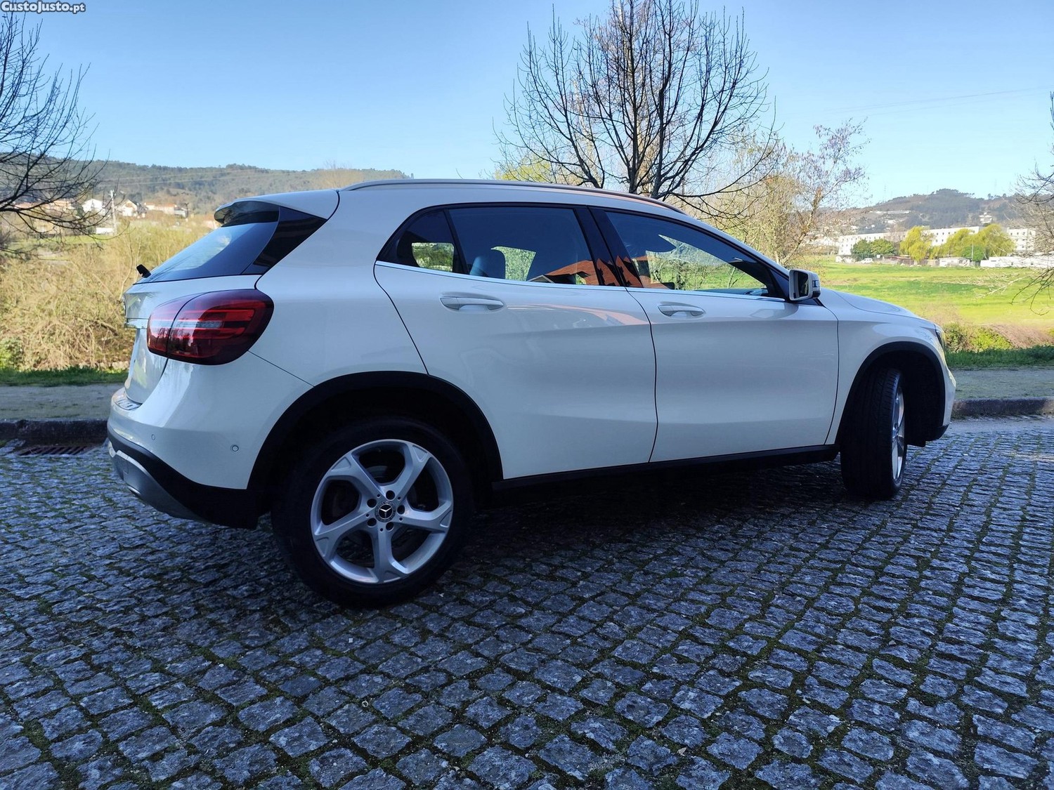 Mercedes-Benz GLA 180 CDI Urban Aut. — fotografia 8