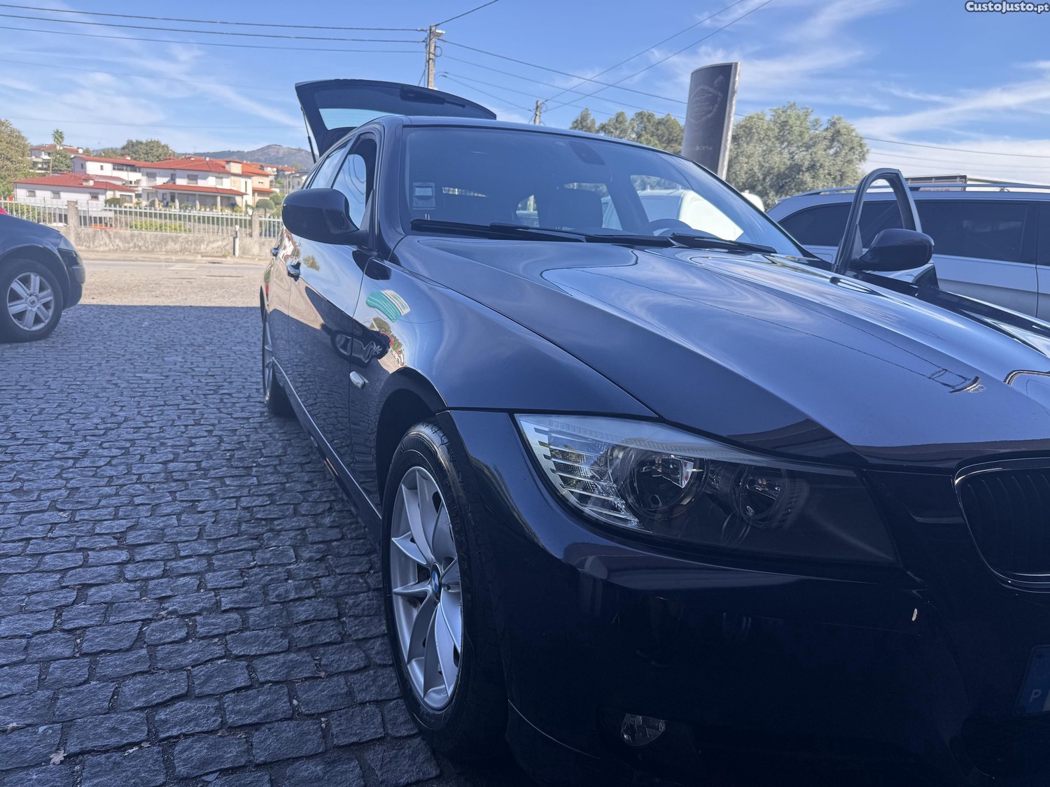 BMW 320 320d - 09 — photo 4