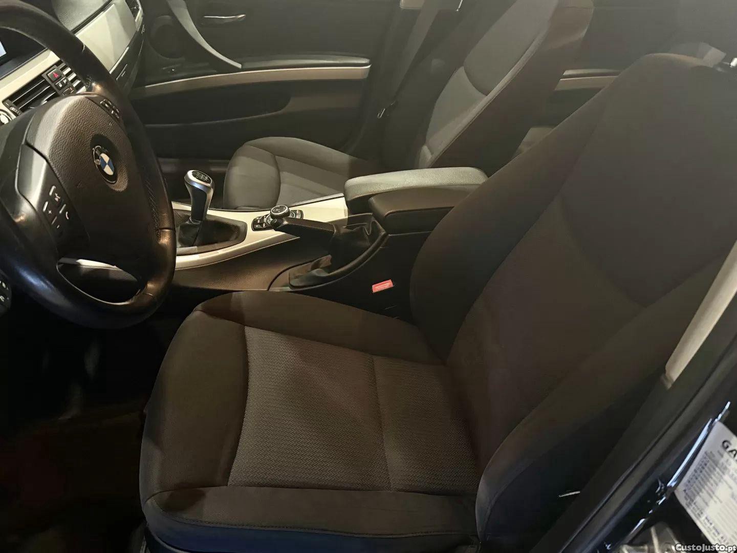 BMW 318 D touring navigation sport — fotografia 4