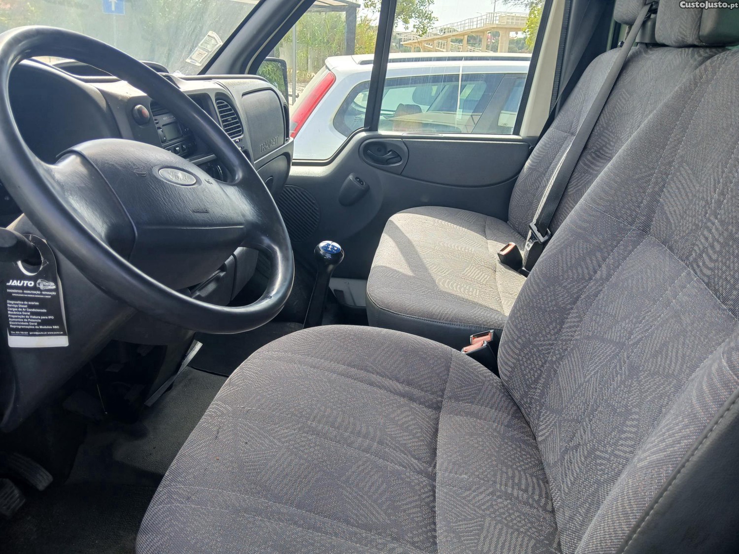 Ford Transit 2.0 TDCi 125 T330 (9 Lugares) — photo 5