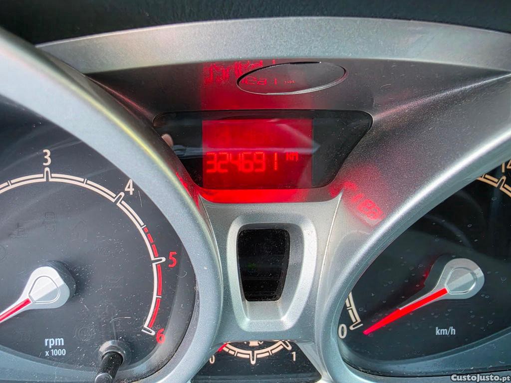 Ford Fiesta 1.4Tdci 70cv 07/2010 — fotografia 3