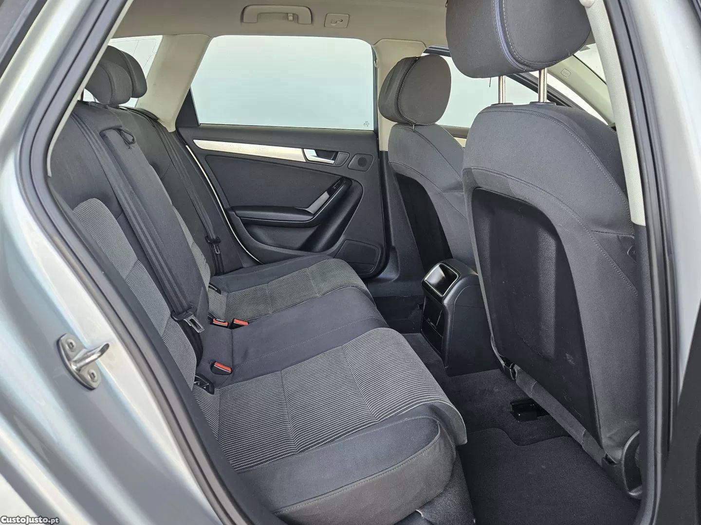Audi A4 2.0 tdi - 08 — photo 5
