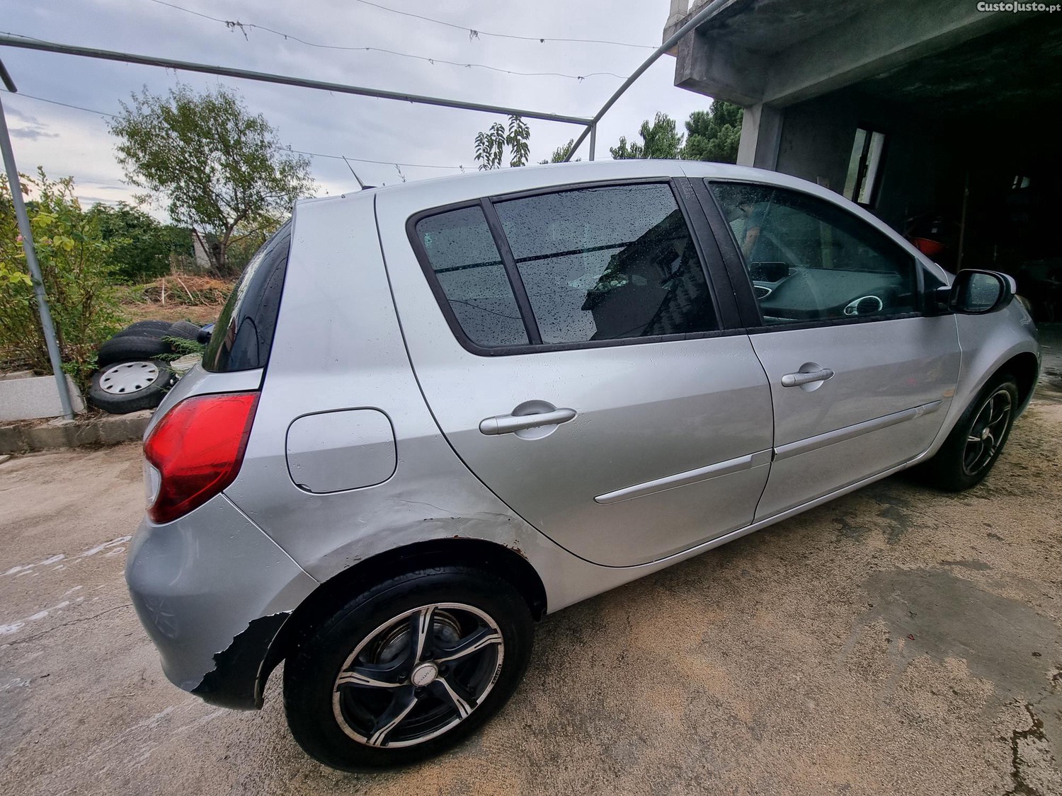 Renault Clio 1.2 - 10 — photo 3