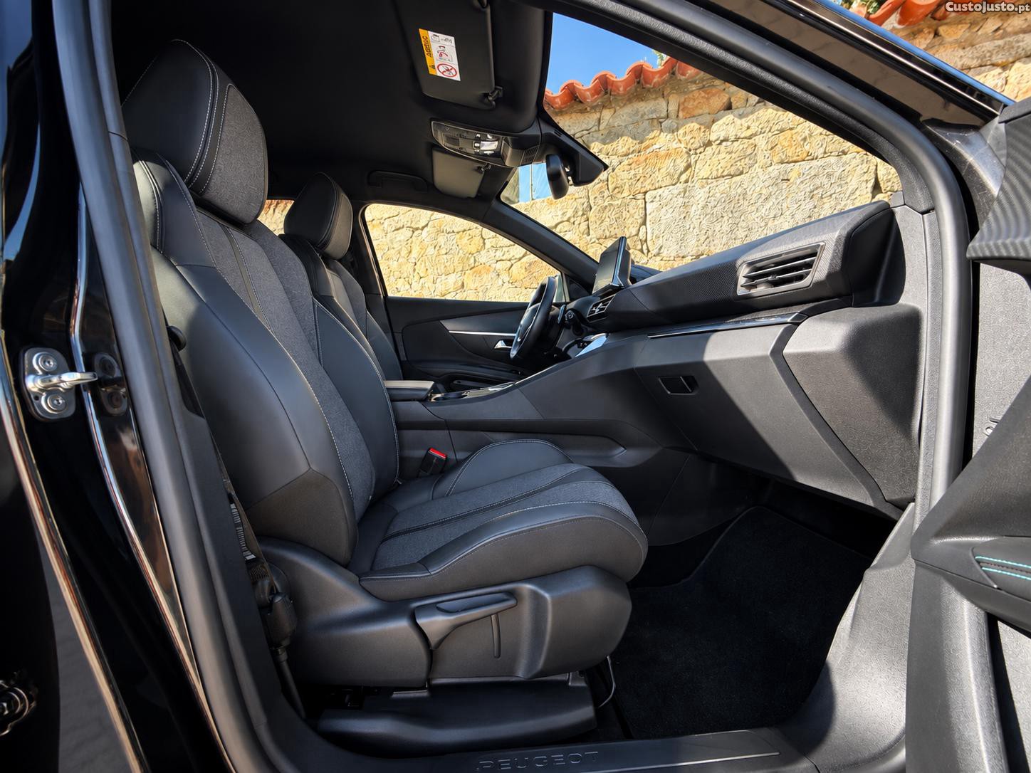 Peugeot 3008 1.6 Hybrid Allure Pack E-EAT8 — fotografia 6