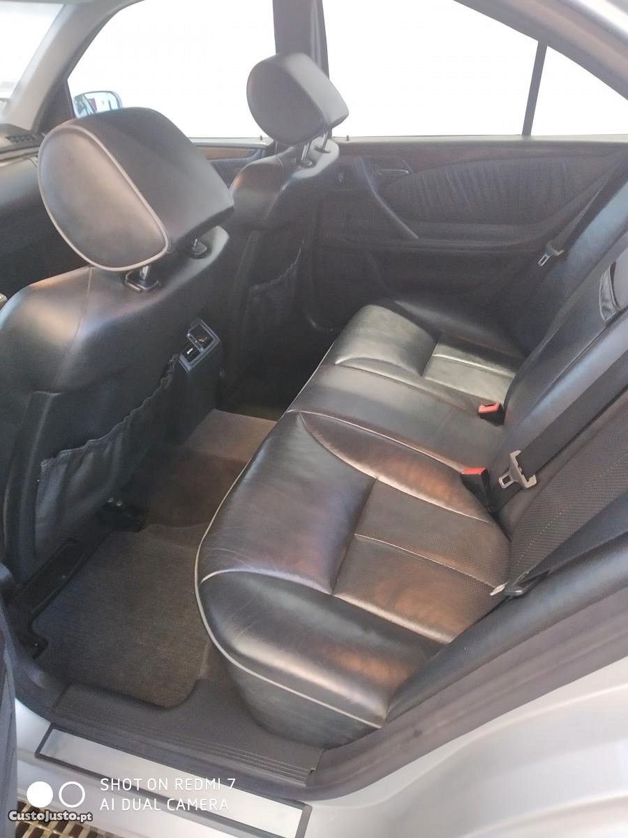 Mercedes-Benz E 200 Avantgarde - 00 — photo 5
