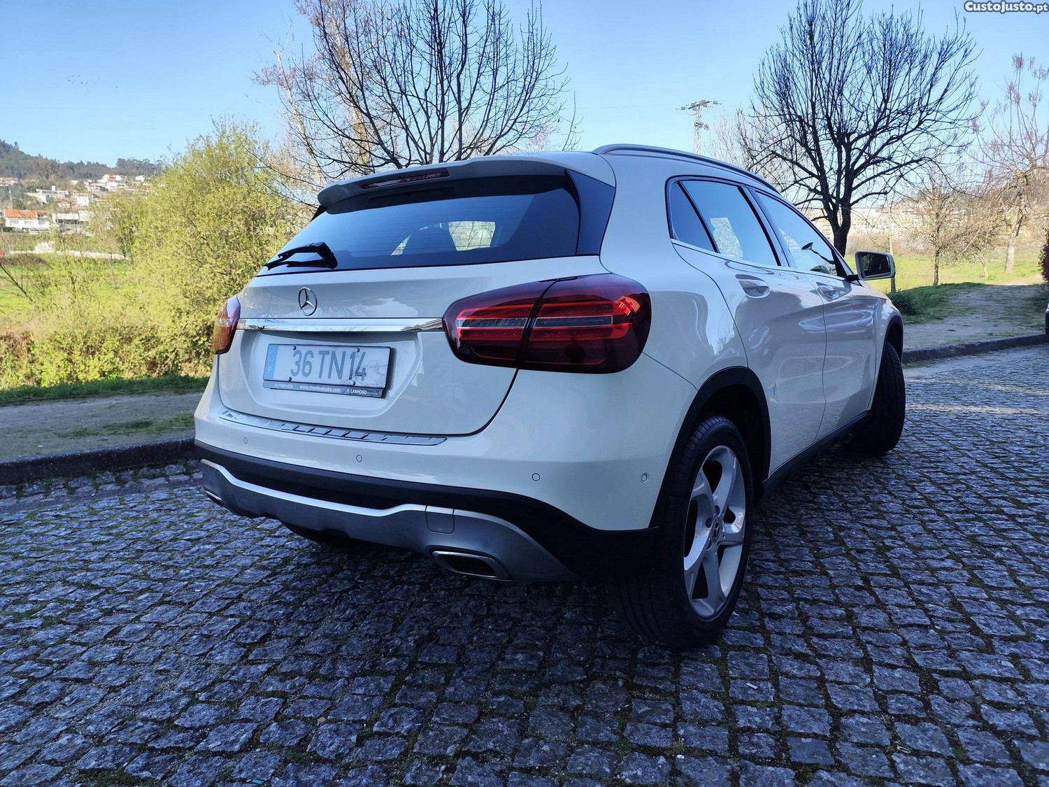 Mercedes-Benz GLA 180 CDI Urban Aut. — fotografia 9