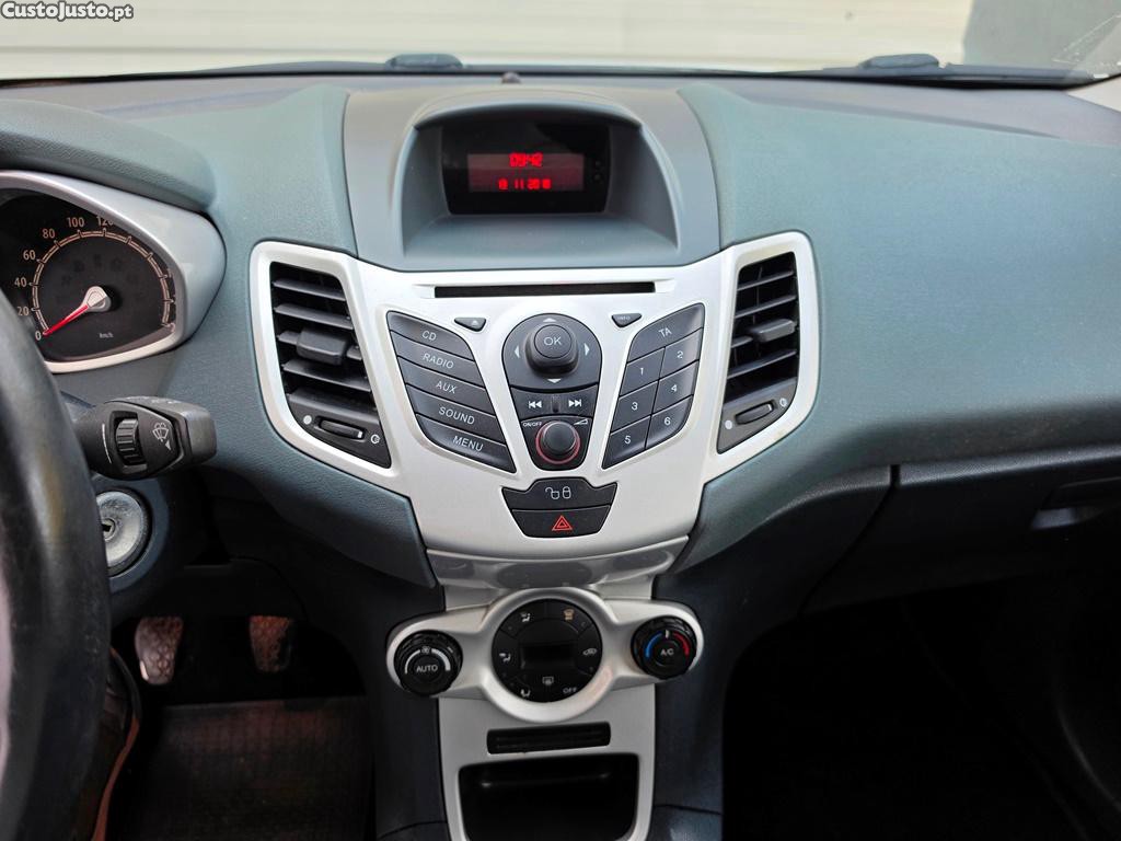 Ford Fiesta 1.4Tdci 70cv 07/2010 — fotografia 4