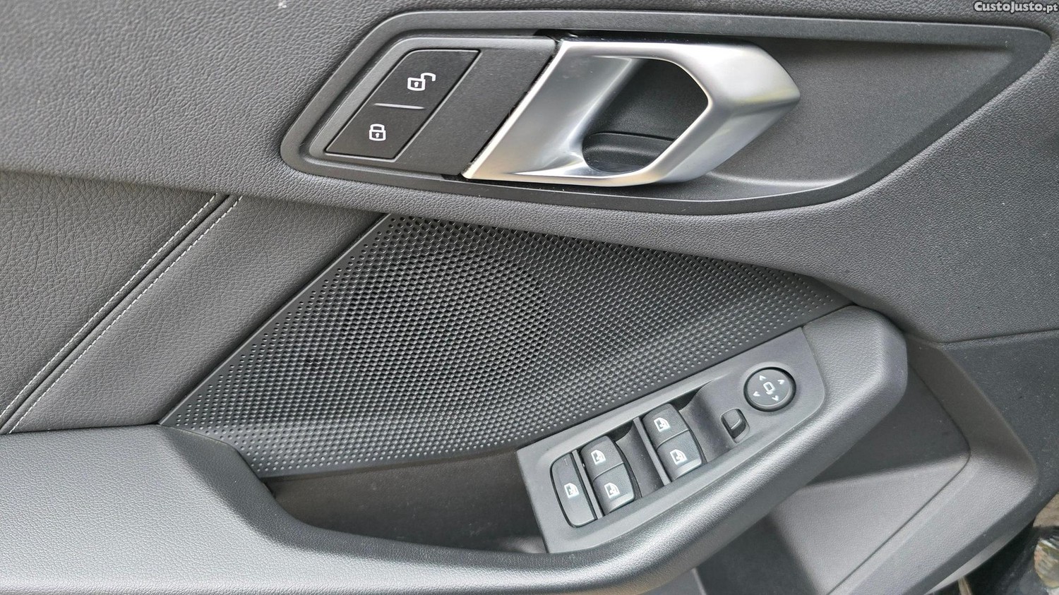 BMW 116 d Line Sport Auto — fotografia 23