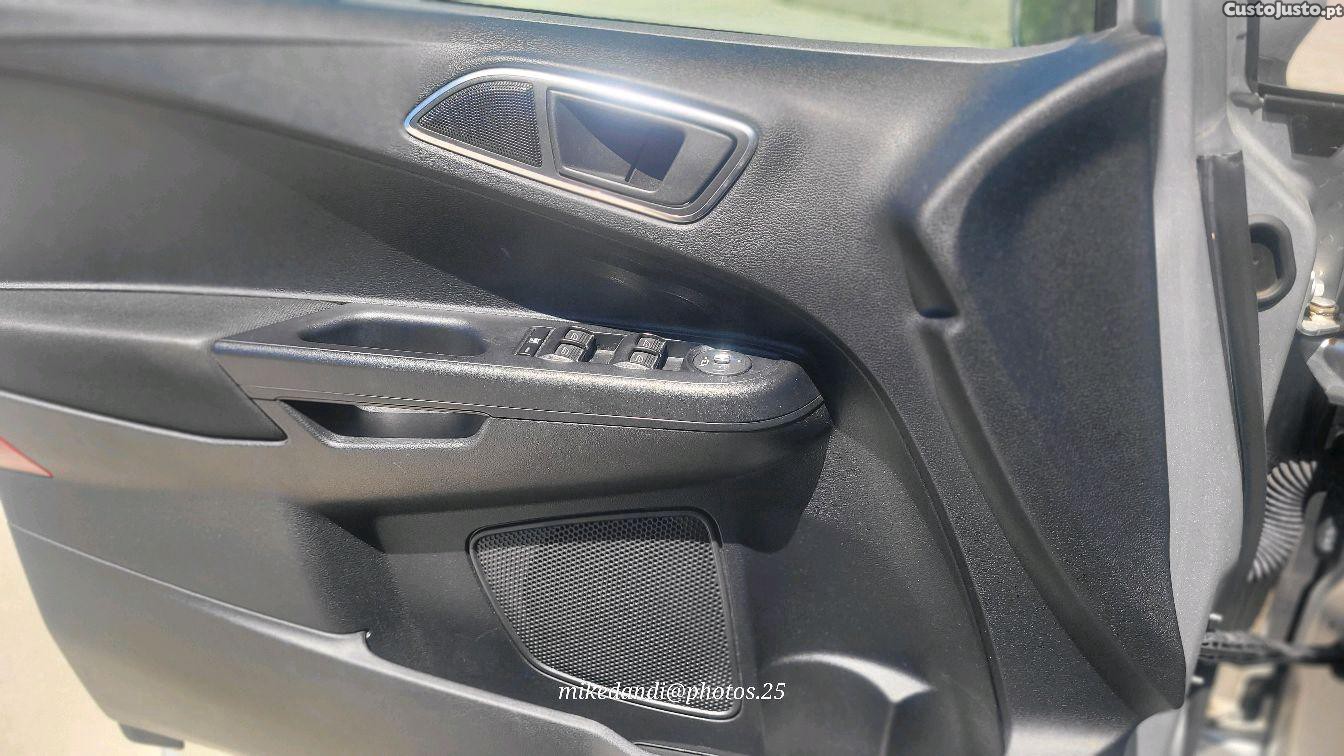Ford B-Max 1.0 ecobost — fotografia 3