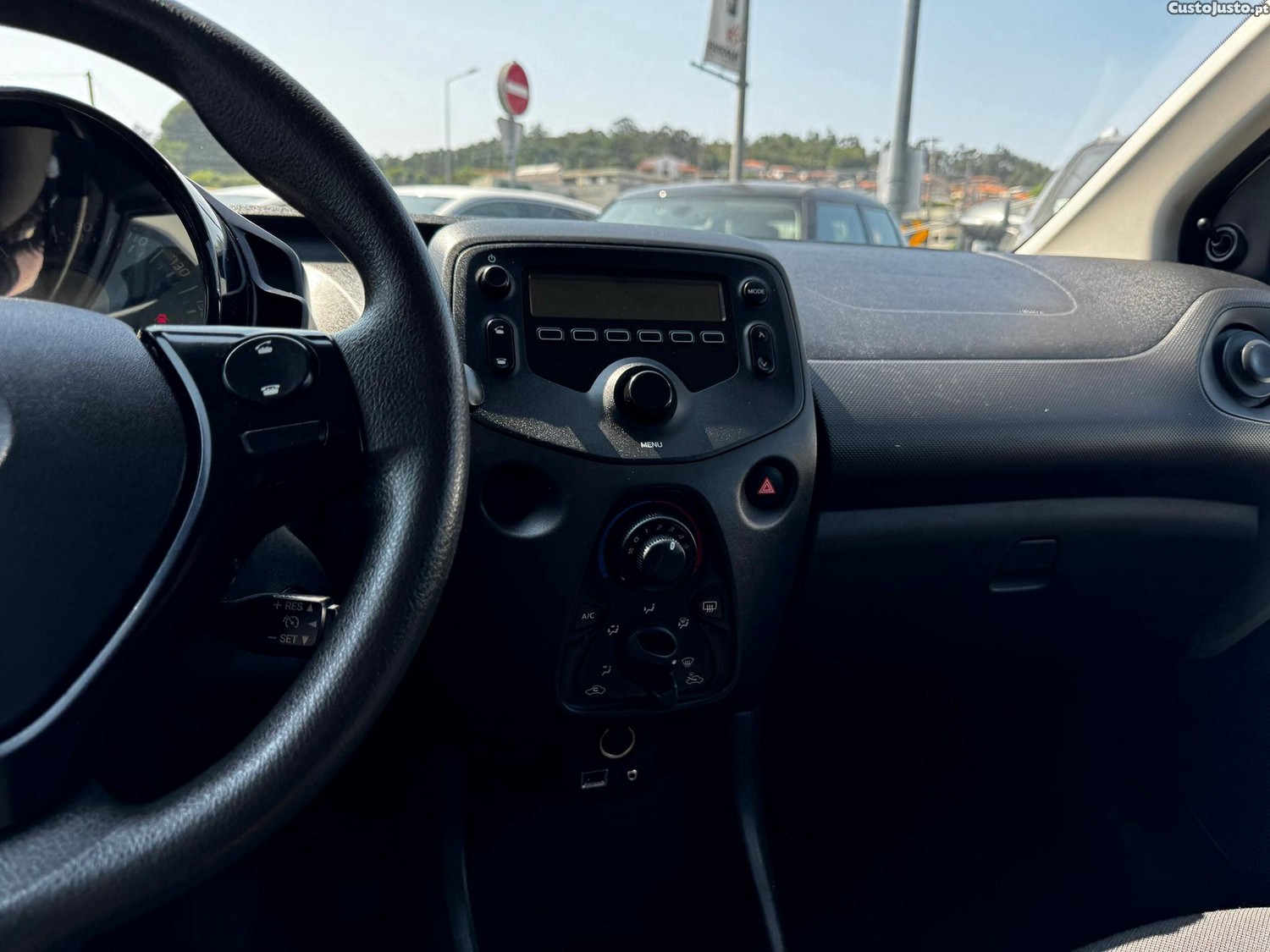 Toyota Aygo 1.0 X-Play+AC — fotografia 6