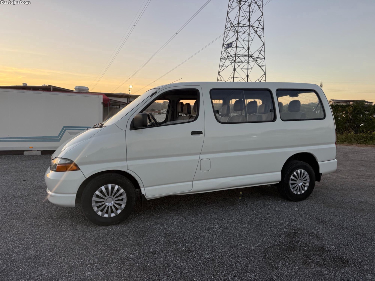 Toyota HiAce 9 lugares d4d — photo 2