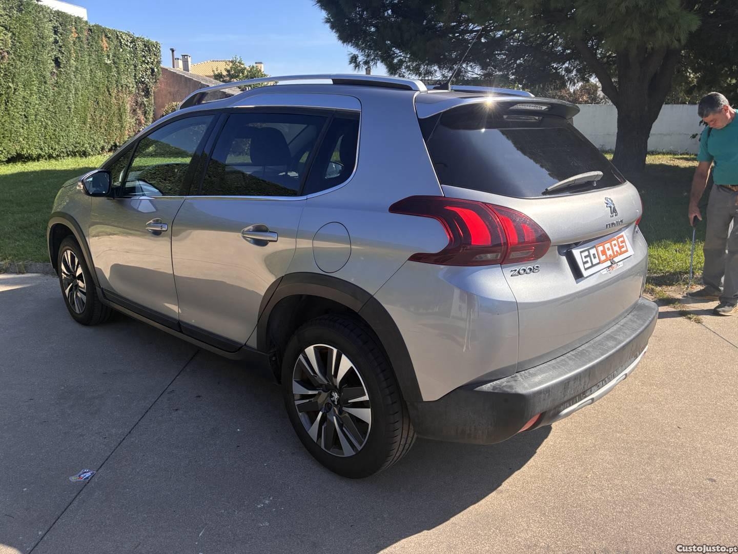 Peugeot 2008 1.2 PureTech Allure — photo 4
