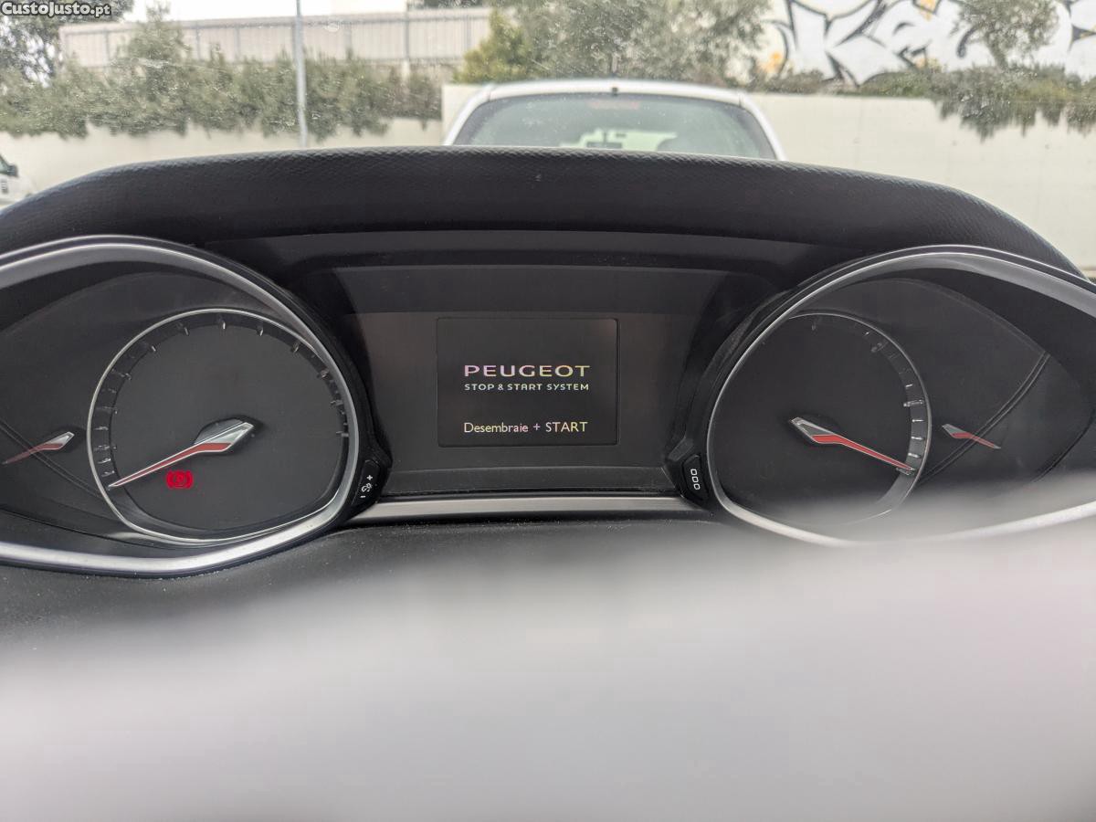 Peugeot 308 1.5 BlueHDi 130cv Allure — fotografia 4