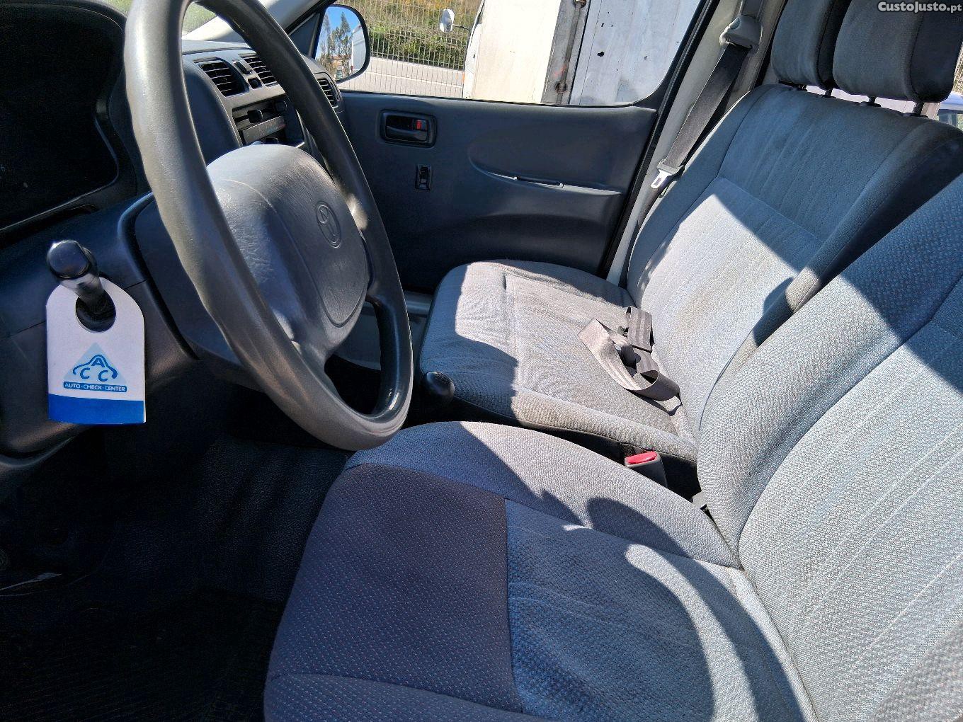 Toyota Hiace 9 lugares longa — fotografia 4