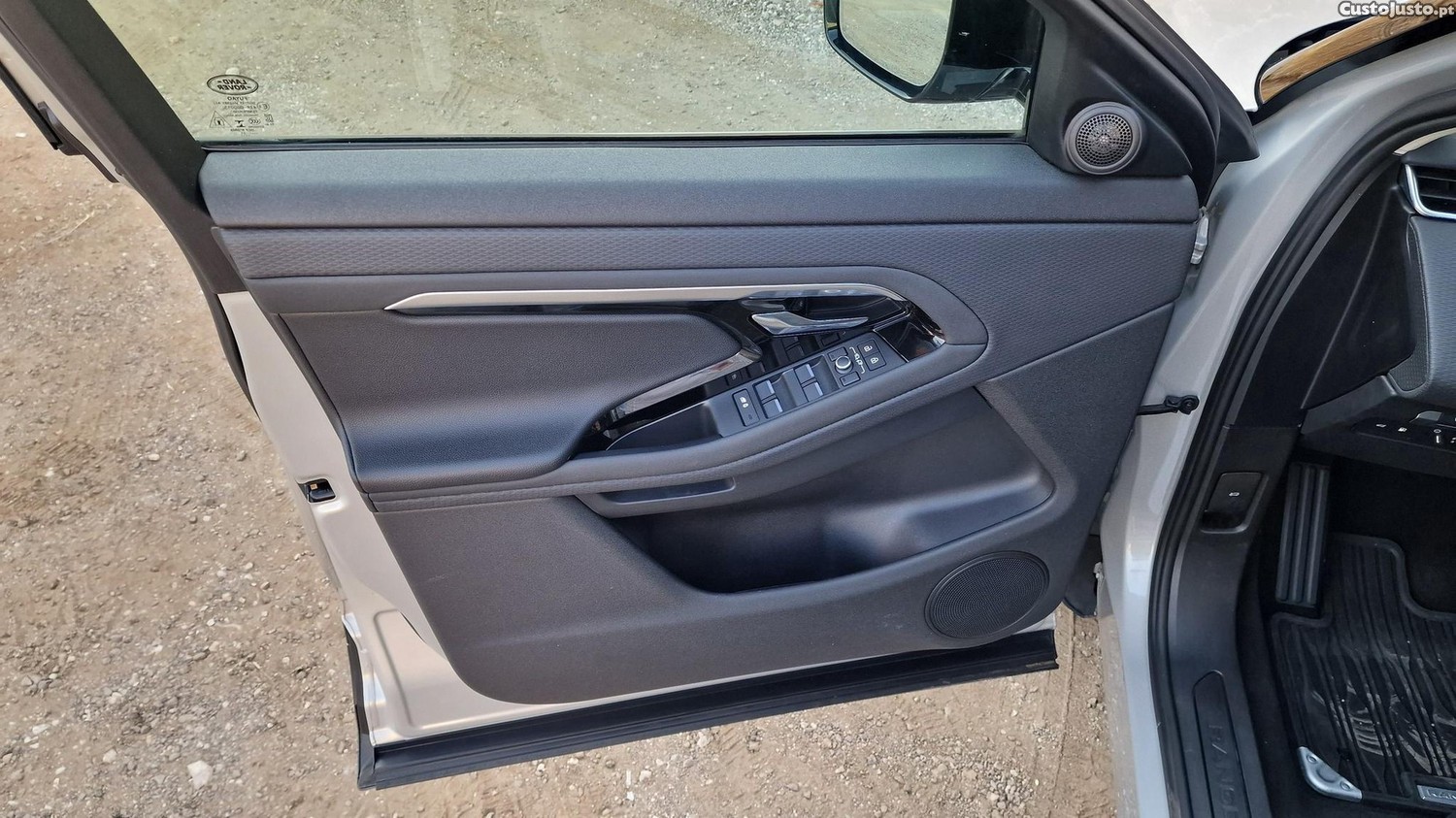 Land Rover Evoque 1.5 P300e AWD Nolita Edition Auto — fotografia 16