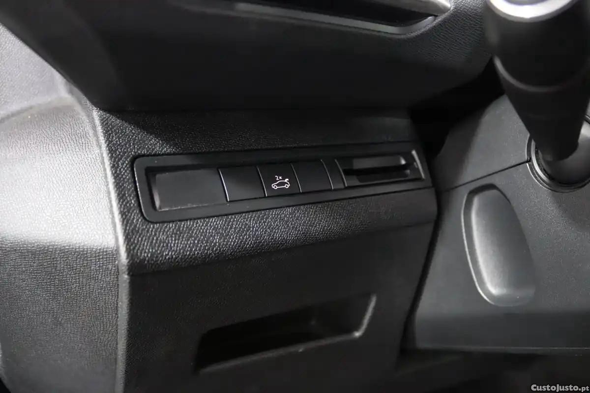 Peugeot 3008 PureTech 130 Stop & Start GPF EAT8 Allure Pack — fotografia 7