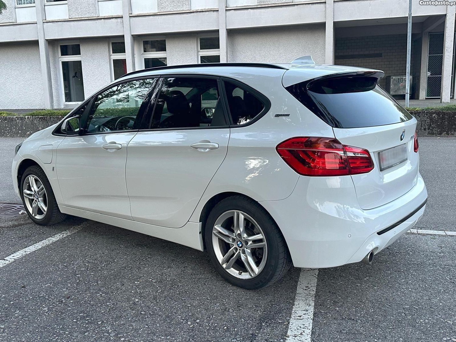 BMW 225 Active Tourer XE AT - 18 — photo 4