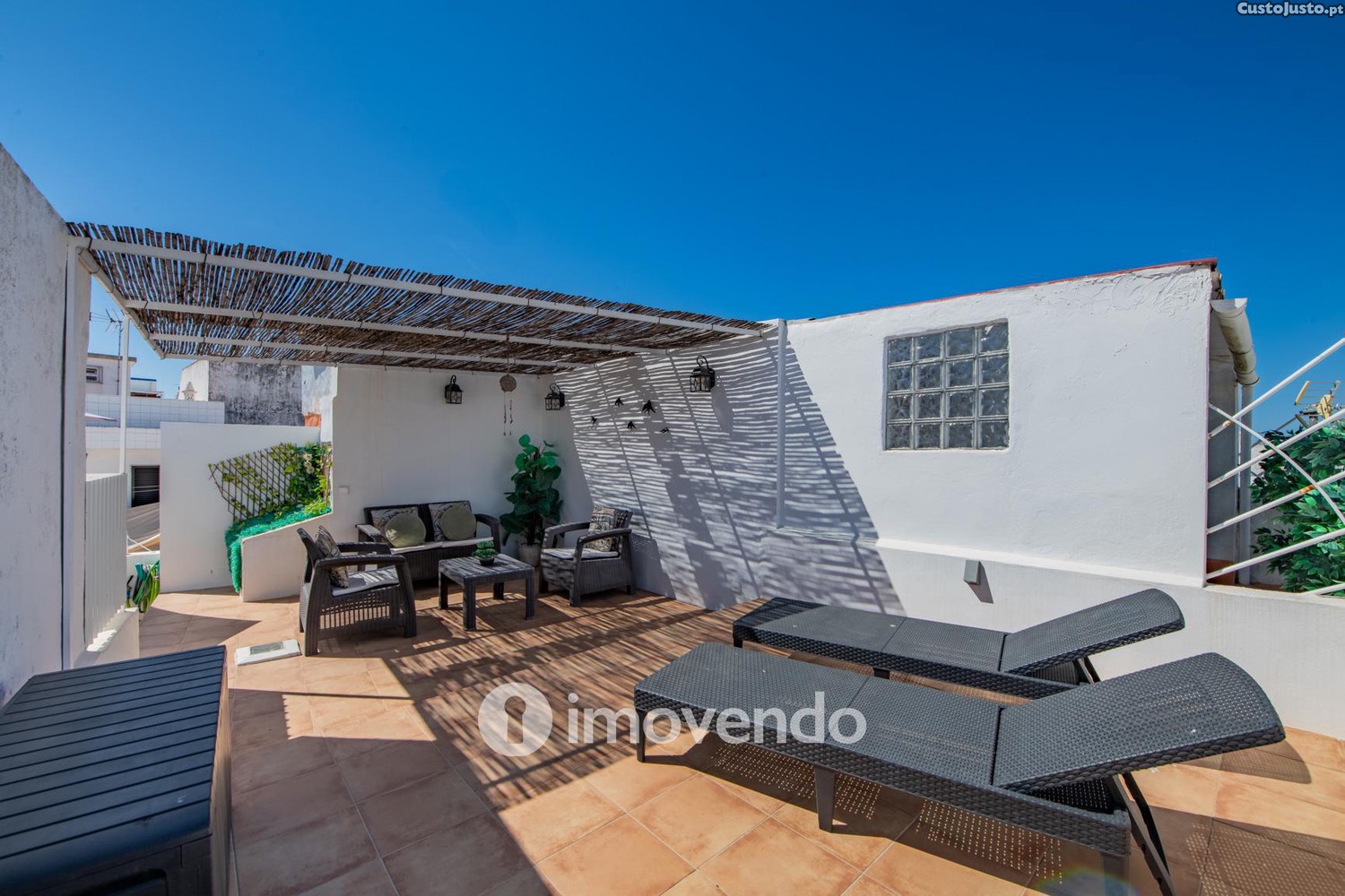 Moradia T1 remodelada, com licença AL ativa, em Olhão