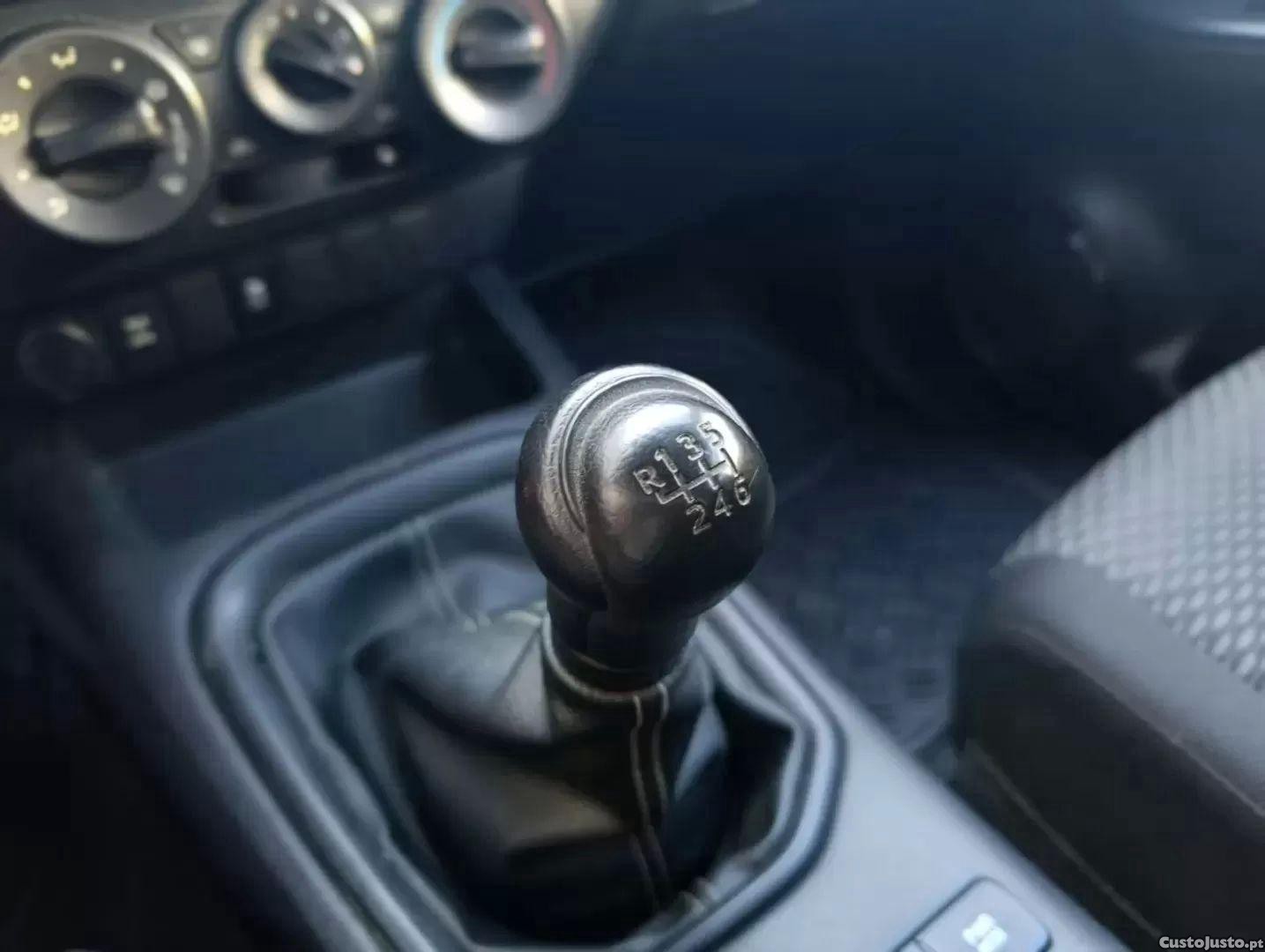 Toyota Hilux 2.4 d-4d 4wd cd chv — fotografia 9