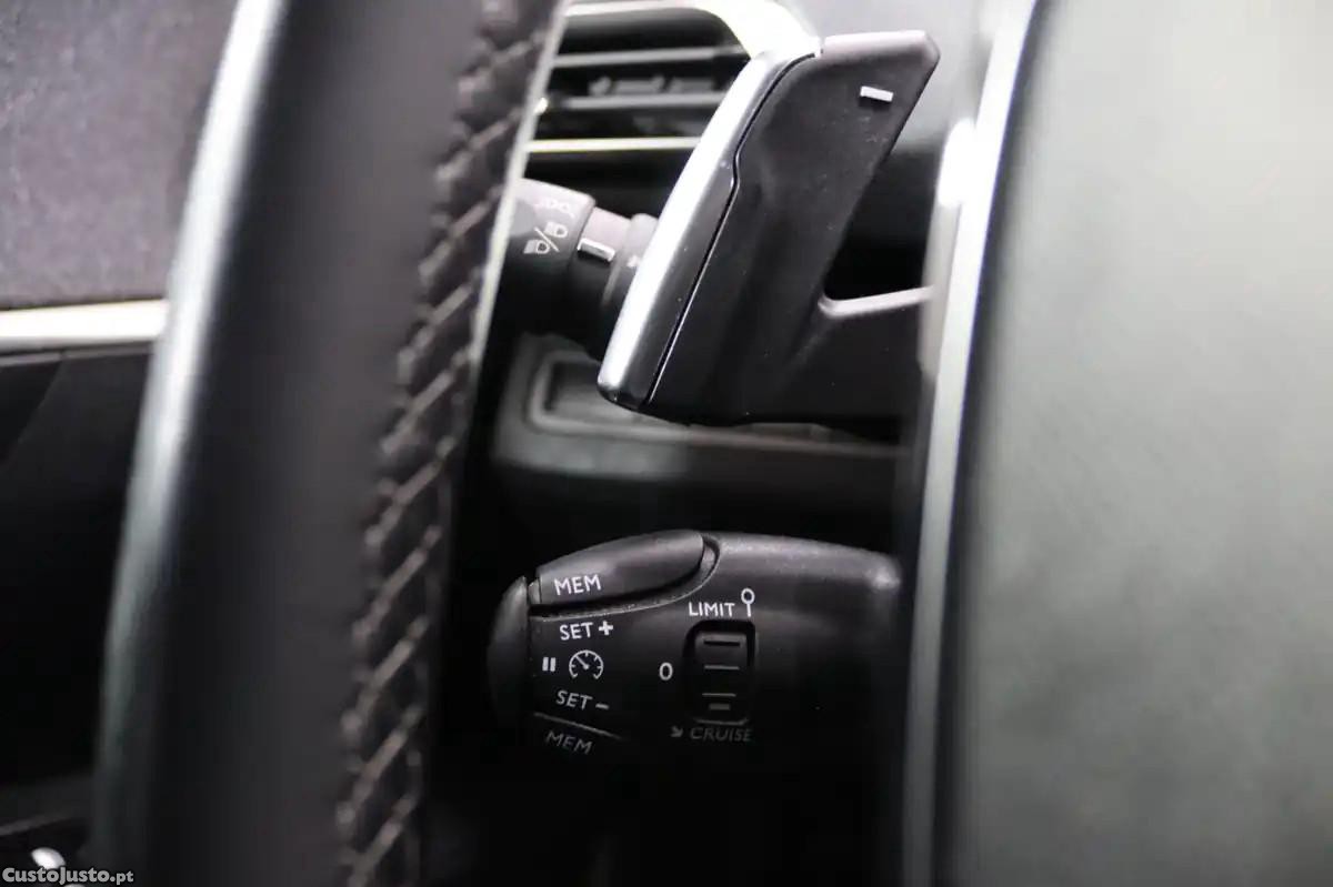 Peugeot 3008 PureTech 130 Stop & Start GPF EAT8 Allure Pack — fotografia 6