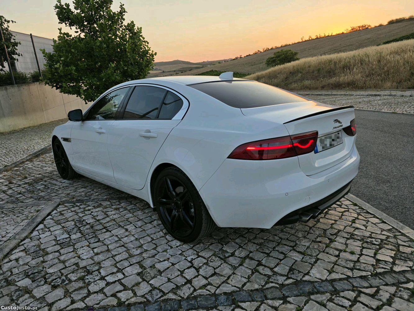 Jaguar XE pure — fotografia 3