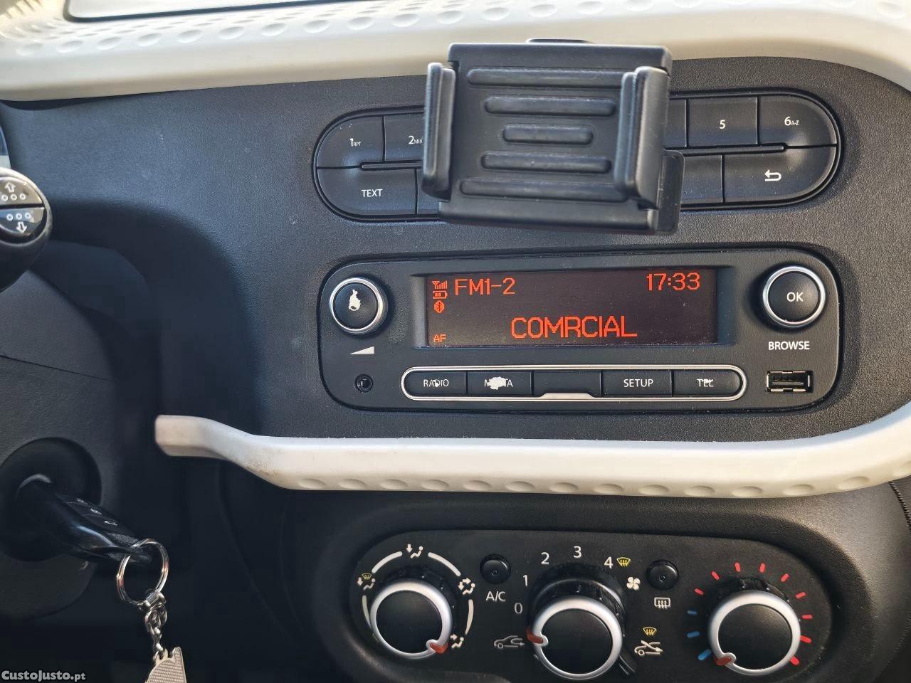 Renault Twingo — fotografia 12