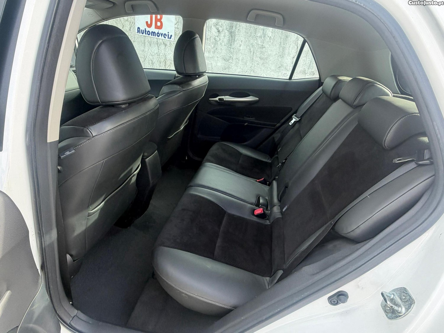 Toyota Auris 1.8 HSD Comfort +P.Sport+Navi — fotografia 3